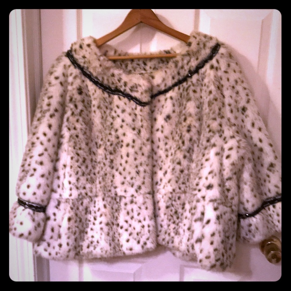 Terry Lewis Faux Fur Cape/half Jacket